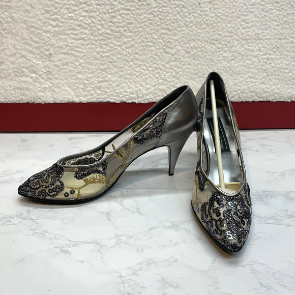Stuart Weitzman Shoes - Vintage Stuart Weitzman Shoes Womens Size 9.5 Silver Floral Sequin Pump Heels